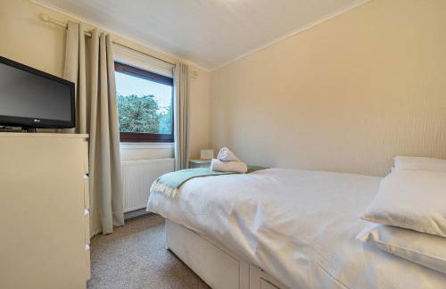 4 Bed House - Sleeps 9 - Hottub - Parking - Foto 27