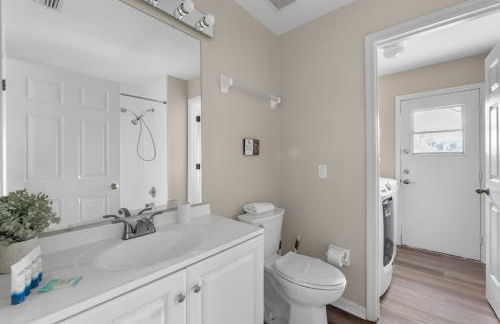 New Listing Pool and Game Room 4BR - Foto 36