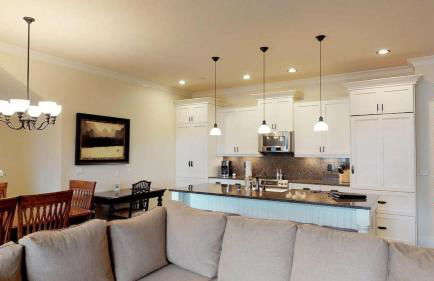 F211 Second Floor 3-bedroom Poolside Lanai - Foto 27