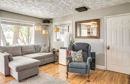 Hot Tub, Deck and Mtn Views Nine Mile Falls Duplex - Foto 5