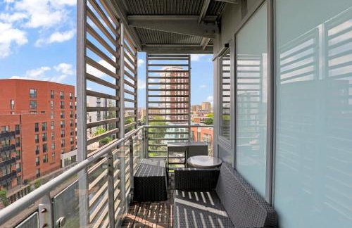 Canary Wharf Escape - Stylish 2BR - Canal Views & City Lights - Foto 23