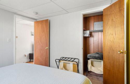 Nothing Fancy Older Apt Walk to Downtown King Bed - Foto 19