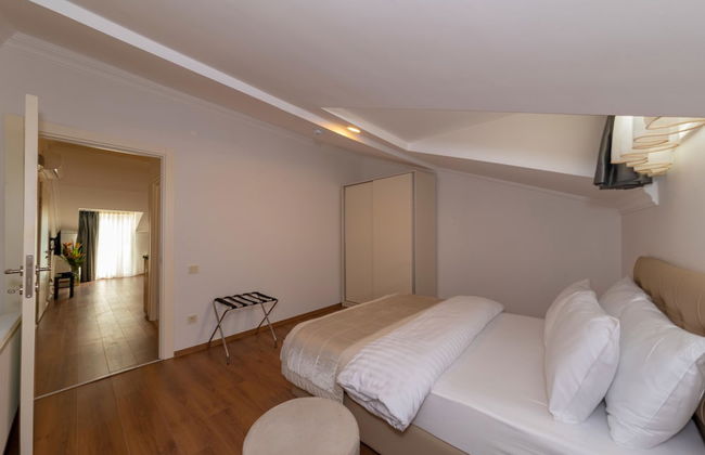 Joy Suites - Photo 35