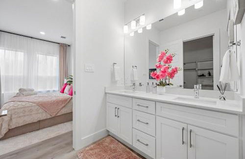 BRs w Ensuite Baths l Pet-Friendly l Central Loc - Foto 10