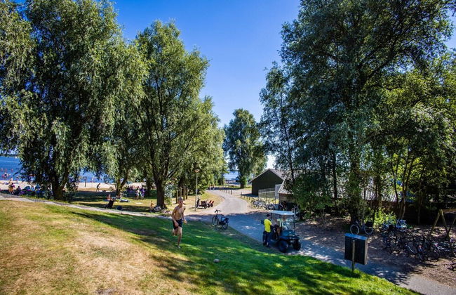 Chalet in Friesland With Play Area - Foto 27