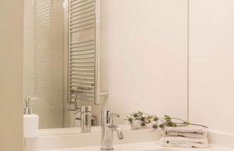 Two Bedroom Luxury Apartment - Balcony with View of Notre Dame - Foto 49