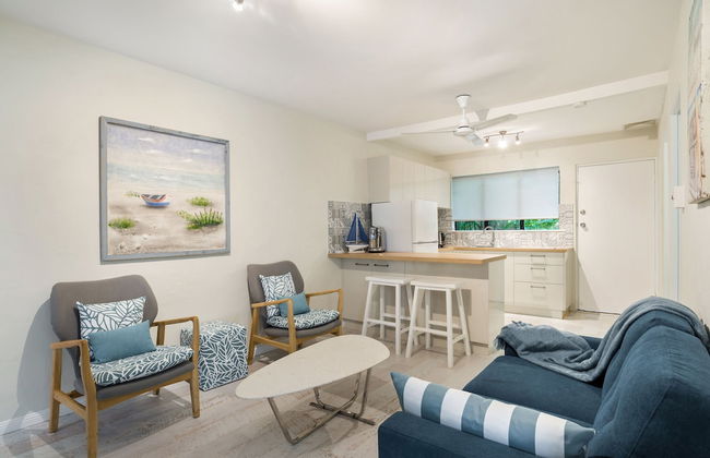 Tropical Unit with Private Fenced Garden Close to The Beach 3 - Foto 1