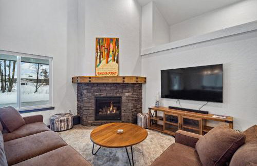 Elk Grove Getaway - Photo 1