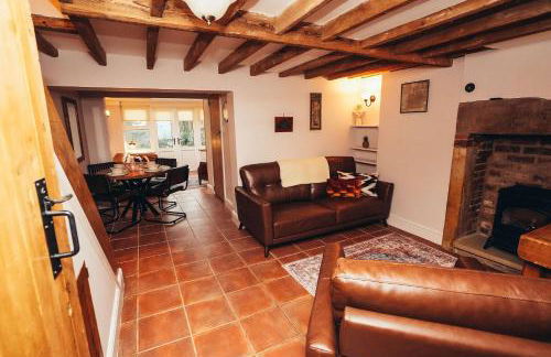 A Lovely Family Cottage in Belper - Photo 1