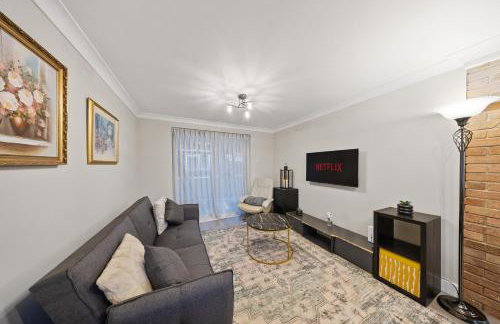 Long-short-stay Medway home with parking, WiFi &pool table - Foto 13