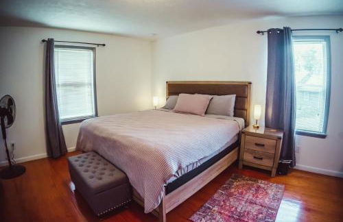 Resting Point - Hot Tub, Firepit, Spacious 4-BR Home - Foto 11