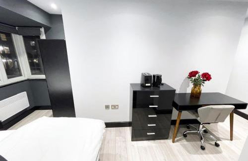 Private Family and Business Rooms Harrow Fast WiFi - Photo 29