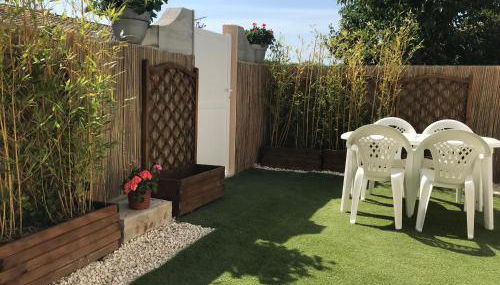 Studio 35m2 à 3 km de la gare d Angoulême avec draps et linge de maison fournis - Foto 1, Garden