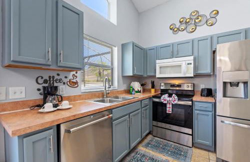 Luxe 3BR 2BA Oasis with Pool & Designer Touches, Disneyland, Legoland - Foto 31