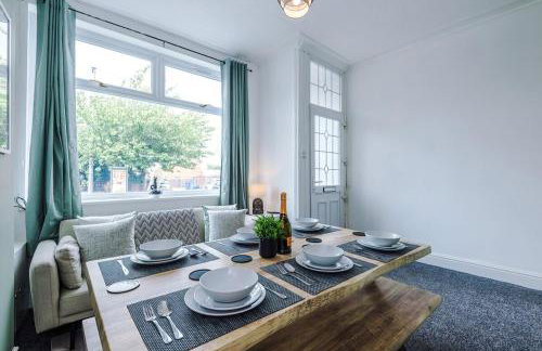 NEW! Modern 3-Bed House, Free Parking, Fast Wi-Fi & Easy Manchester Access - Foto 42