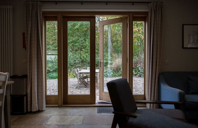 JOIVY Stunning 3 Bed Lodge With Gardens At Gilmerton House - Photo 18