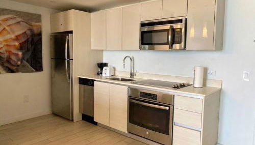 Contemporary Beach Retreat, Sleek Design & Full Kitchen -A - Foto 2