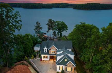 Spacious Waterfront Home on Lake Norman with Firepit Views and Dock Access - Foto 3