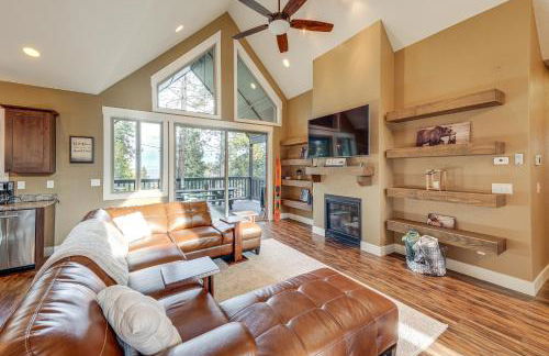 Deck and Views Scenic Group Getaway in Lakeside! - Foto 1