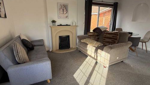 Large 4 Bed with Parking - Foto 2