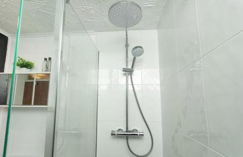 Woodhouse Stays for Contractor and Family Stay, Free Parking, Fast WiFi - Foto 30