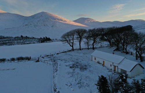 Thistle Thatch Cottage and Hot Tub - Mourne Mountains - Foto 3