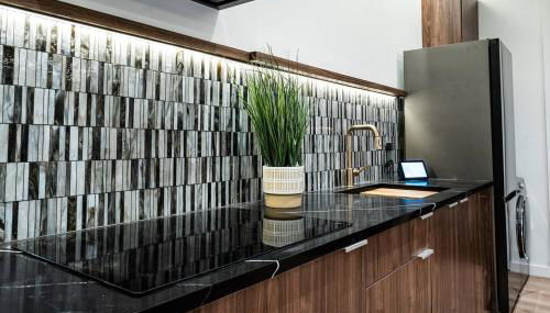 Large Modern Loft in Central Location - Photo 5