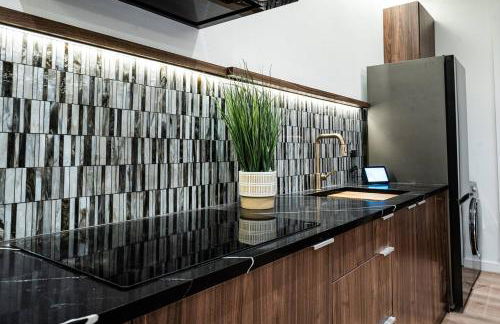 Large Modern Loft in Central Location - Photo 5