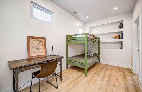 Stylish Getaway with Hot Tub-Near Downtown Indy-Family Friendly - Foto 33