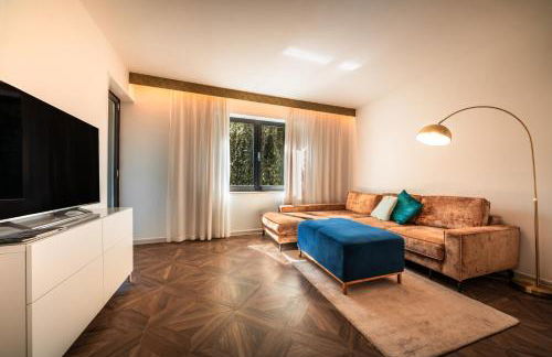 goldfinger + suites - Photo 52