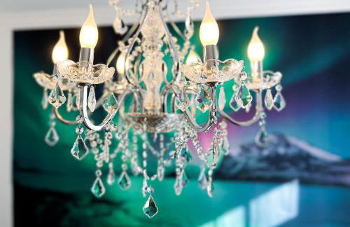 Erstklassiges Ferienapartment Citynah mit 1 Schlafzimmer - WiFi, TV, Küchenzeile, Waschmaschine&Trockner - Foto 6