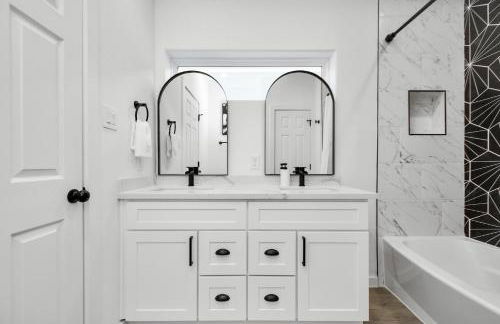 NEW! Grand Luxé Retreat - Modern Luxury - Free Parking - Near Med Center & NRG - Foto 11