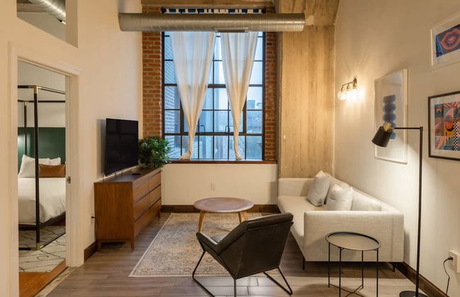 Sosuite 2BR Apt w W/d, Gym, On-site Restaurant - Photo 1