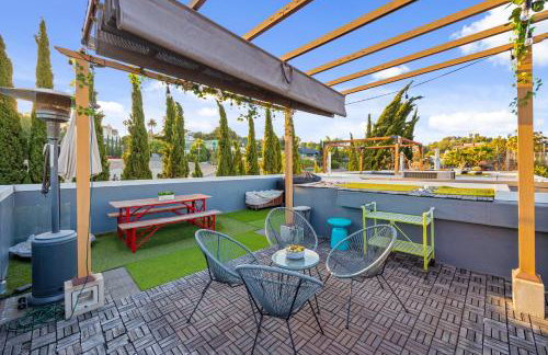 Chic Silver Lake Oasis with Breathtaking City Skyline Views, Private Rooftop & Garage - Foto 23