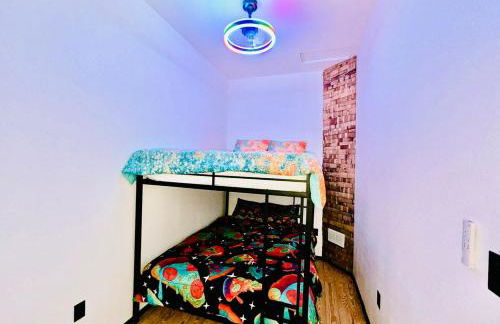 The Upstairs Escape - Foto 23