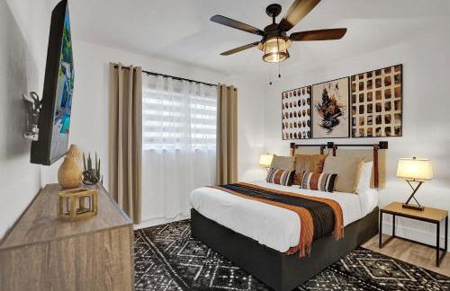 8BR Gem With Pool, Lake View & Tons of Amenities! - Foto 72