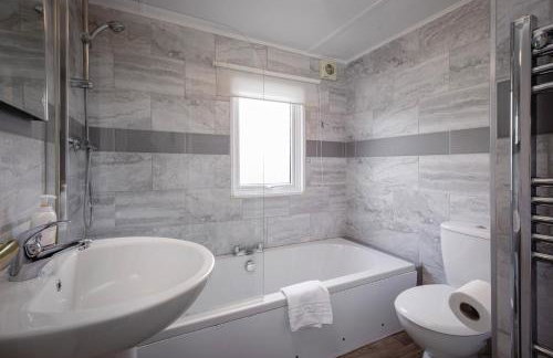 Tranquil Lodge with river views - Foto 18