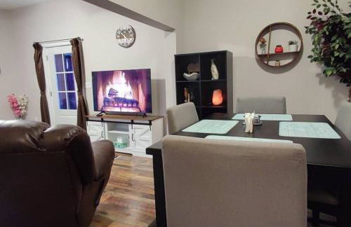 Downtown Charm Two Bedroom Home - Foto 21