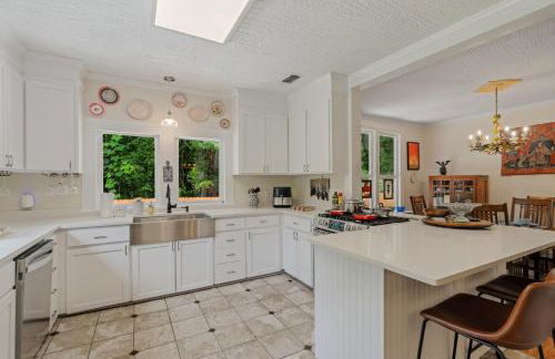 Spacious, Soulful Southern Stay - Foto 37