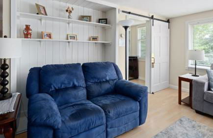 Cozy Colchester Cabin near Lake by RedAwning - Foto 16