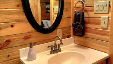 The Red Bears Den, Walk to River & Lake, In Town - Foto 4