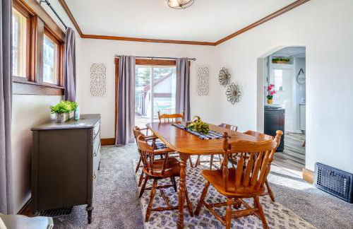 King Bed, Stocked Kitchen, Easy Driveway Parking, 2mi to Downtown & Coliseum - Foto 9