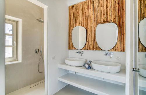 Lil Paros Luxury suites - Photo 37