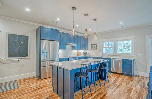 NEW LISTING Six Bedrooms - Private Dock - Steps to the Beach - Sleeps 14 - Foto 16