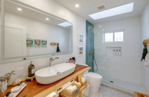 Seaside Home with Hot Tub and Patio Close to Beaches! - Foto 17