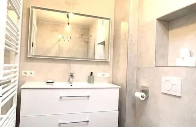 Penthouse 3 Bedrooms- Garden in Center - Photo 17