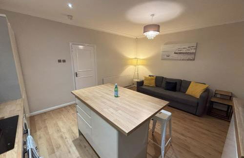 Entire 2 Bed First Floor Flat - Photo 14