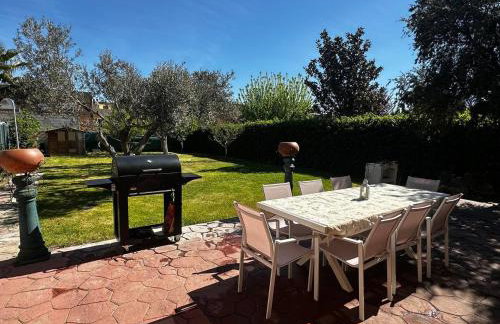 Amplio y Cómodo chalet a 15 minutos del centro con piscina y pistas de tenis - Foto 3