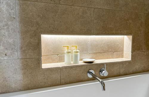 Modern Canterbury 3 Bedroom Townhouse - Pets Welcome & Free Parking - Foto 6