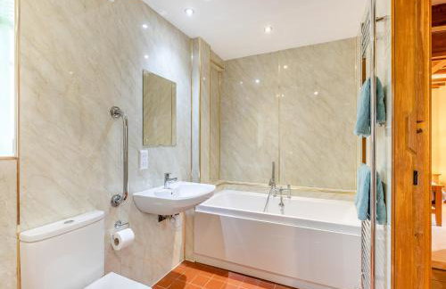 The Lodge - Photo 21